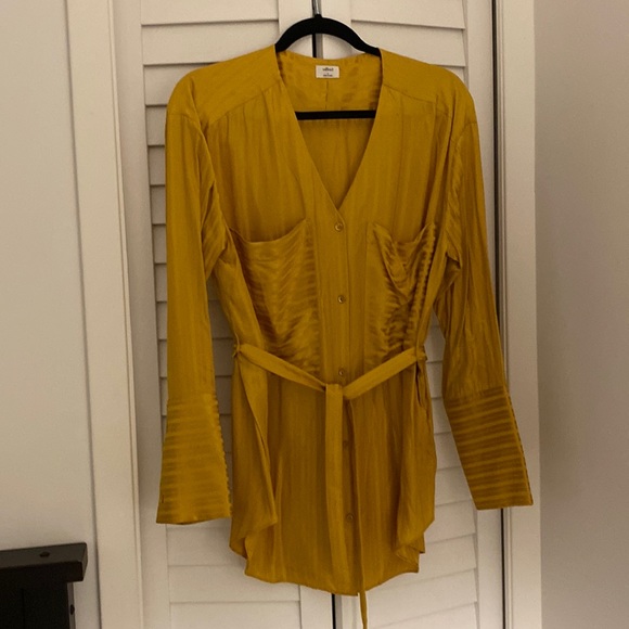 Gold blouse with tie around the waist - Picture 1 of 3